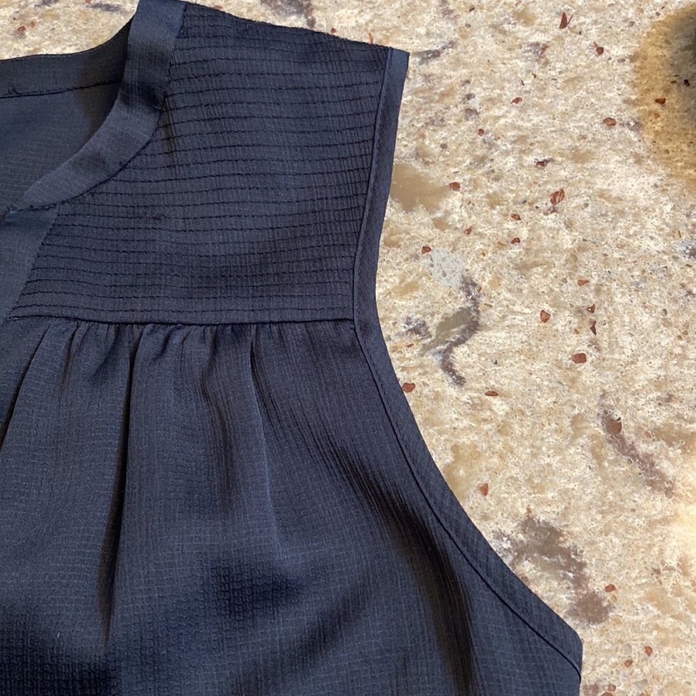 DKNY Black Sleeveless Blouse - Picture 4 of 4